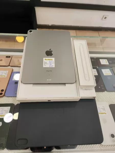 Apple iPad Air M2 128GB Gri - Kutu & Kılıf Hediyeli - İkinci El