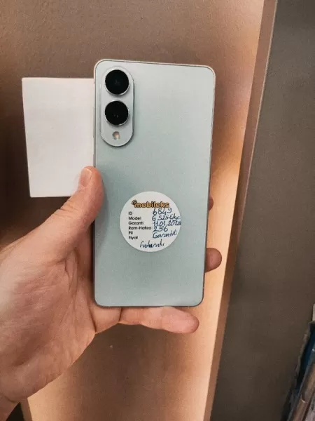 Samsung Galaxy S25 Edge 256 GB - 18 AY GARANTİLİ - İkinci El