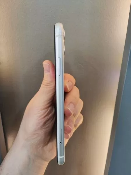Apple iPhone 11 128GB Beyaz - Temiz İkinci El Görseli - 3