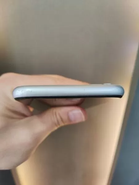 Apple iPhone 11 128GB Beyaz - Temiz İkinci El Görseli - 6