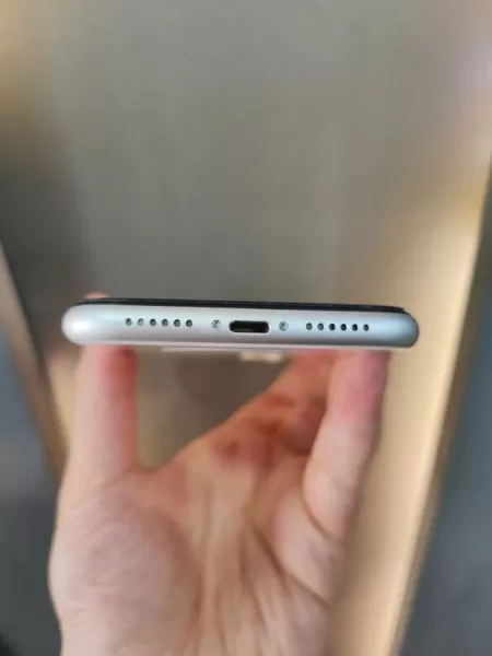 iPhone 11 128 GB Beyaz Görseli - 5