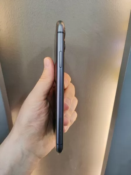 iPhone 11 128 GB 100 Pil Görseli - 3