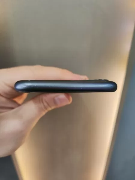 iPhone 11 128 GB 100 Pil Görseli - 6