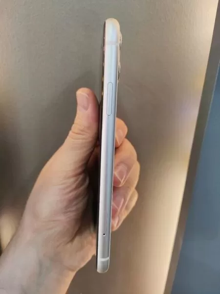 Apple iPhone 11 64 GB Görseli - 3