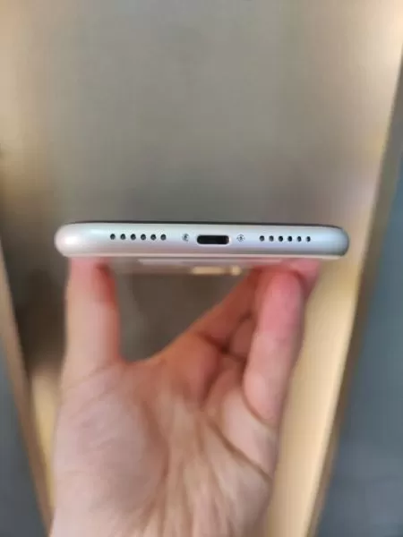 Apple iPhone 11 64 GB Görseli - 5