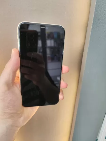 Sorunsuz iPhone 11 64 GB Beyaz Görseli - 2