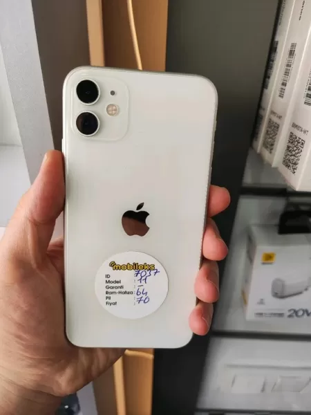Orijinal iPhone 11 64 GB Görseli - 1