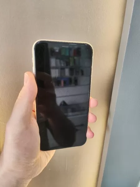 Apple iPhone 11 64 GB Görseli - 2