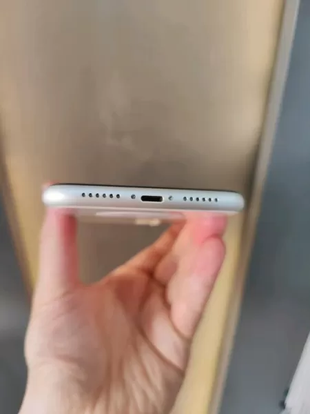 Apple iPhone 11 64 GB Görseli - 5