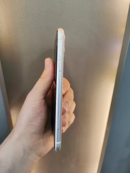 İkinci El Apple iPhone 11 64 GB Beyaz Görseli - 3