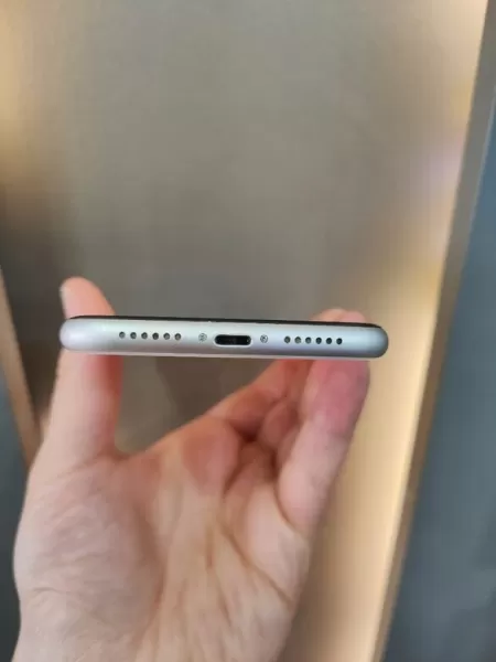 İkinci El Apple iPhone 11 64 GB Beyaz Görseli - 5