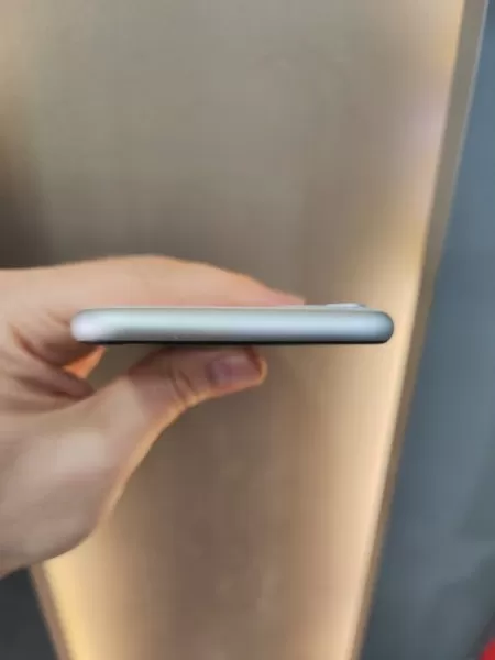 İkinci El Apple iPhone 11 64 GB Beyaz Görseli - 6