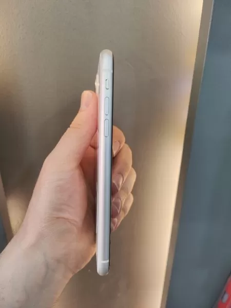 Apple iPhone 11 64 GB - Uygun Fiyat - Tek Sezon Görseli - 4