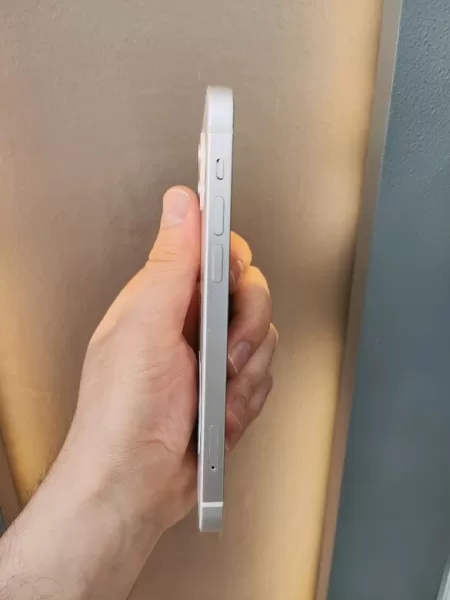 iPhone 12 128 GB Beyaz Görseli - 4