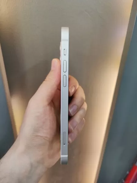 iPhone 12 128 GB Beyaz - İkinci El Görseli - 4