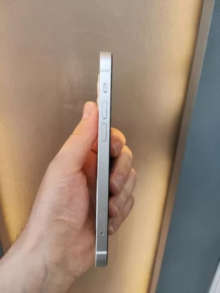 Apple iPhone 12 64 GB Görseli - 4