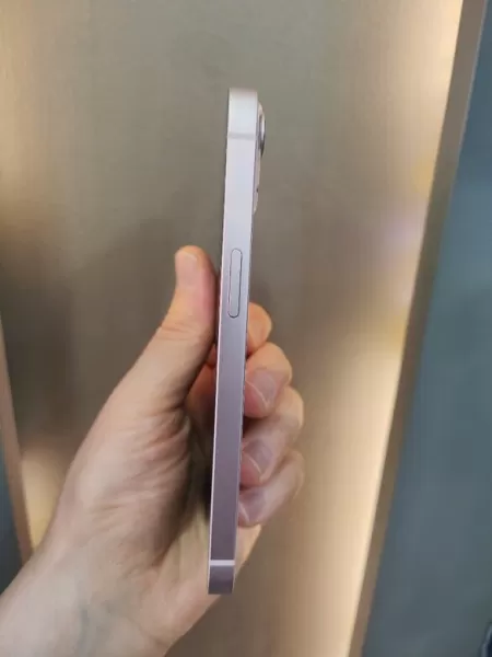Apple iPhone 13 128 GB Pembe - İkinci El Görseli - 3