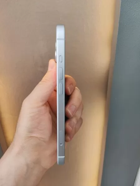 Buz Mavi iPhone 15 128 GB - 21 Ay Garanti Görseli - 4