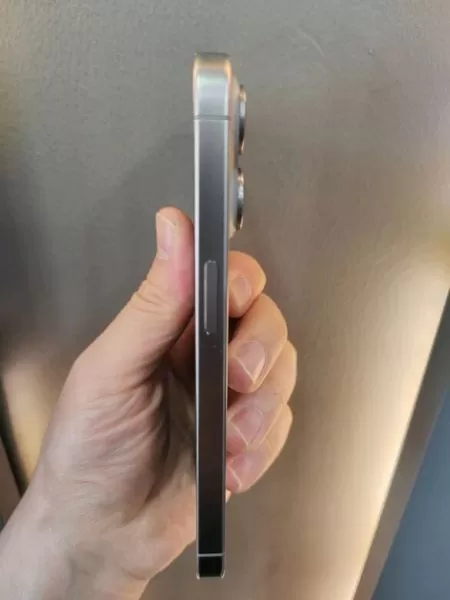 Apple iPhone 15 Pro 128 GB Görseli - 3