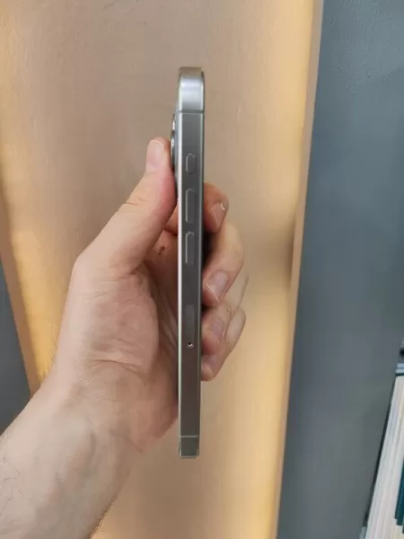 İkinci El Apple iPhone 15 Pro 128 GB Natürel Titanyum Fiyat Görseli - 4