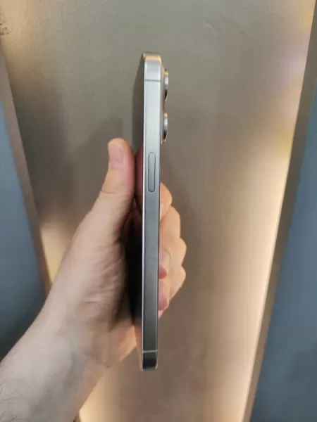 Apple iPhone 15 Pro Max 256 GB Natürel Titanyum - İkinci El Görseli - 3
