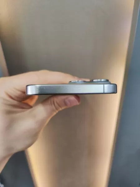 Apple iPhone 15 Pro Max 256 GB Natürel Titanyum - İkinci El Görseli - 6