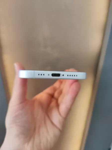 İkinci El Apple iPhone 16 128 GB Beyaz Görseli - 5
