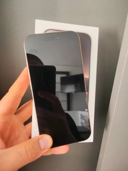 Apple iPhone 16 Pro 128 GB Çöl Titanyum Görseli - 2