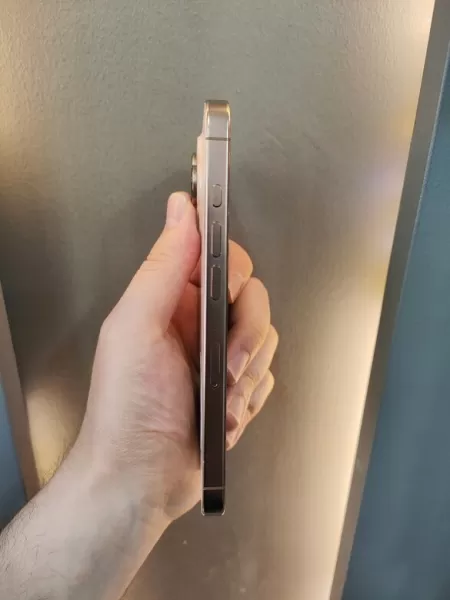 Apple iPhone 16 Pro 128 GB Çöl Titanyum Görseli - 4
