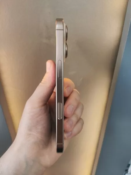 Apple iPhone 16 Pro 128 GB Çöl Titanyum Görseli - 3
