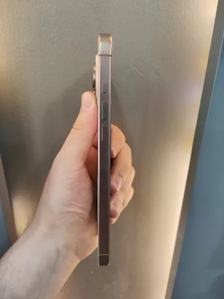iPhone 16 Pro Max 256 GB Çöl Titanyum Görseli - 4