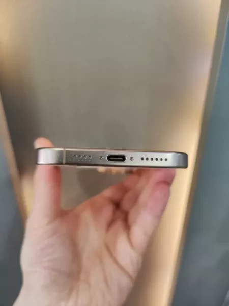 iPhone 16 Pro Max 256 GB Çöl Titanyum Görseli - 5