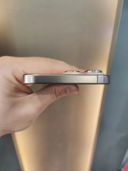 iPhone 16 Pro Max 256 GB Çöl Titanyum Görseli - 6