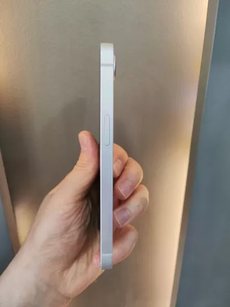Apple iPhone 16e 128 GB - 8 Ay Garantili Faturalı Görseli - 3