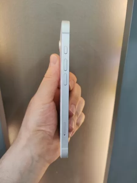 Apple iPhone 16e 128 GB - 8 Ay Garantili Faturalı Görseli - 4