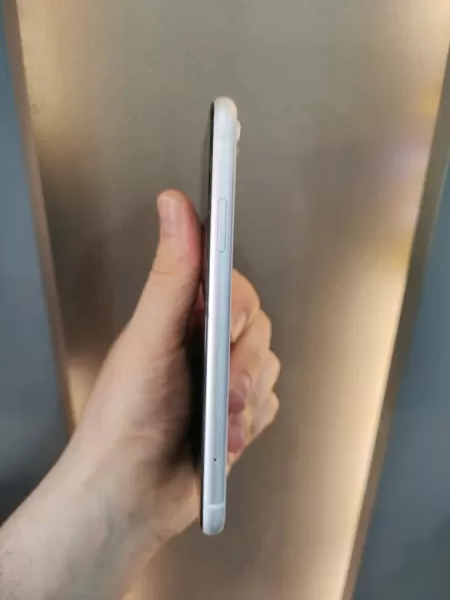 Apple iPhone XR 64 GB Görseli - 3